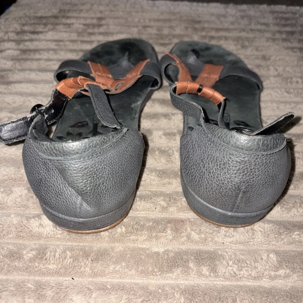 KEEN City Or Palms T- Strap leather sandals Size 11 Gladiator Style Black-brown
